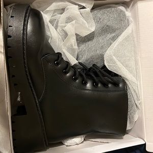 These are black comeback boots from the website SHEIN